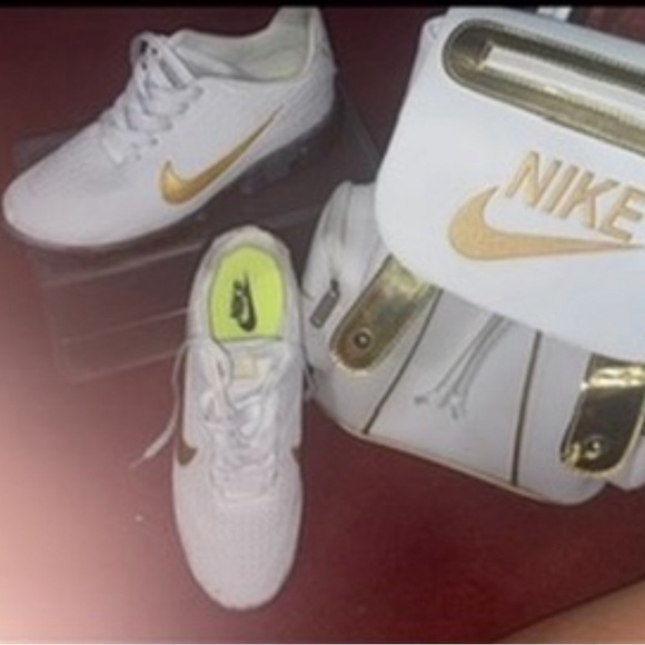 Brand new white Womens size 9 with matching backpack - Picture 3 of 12